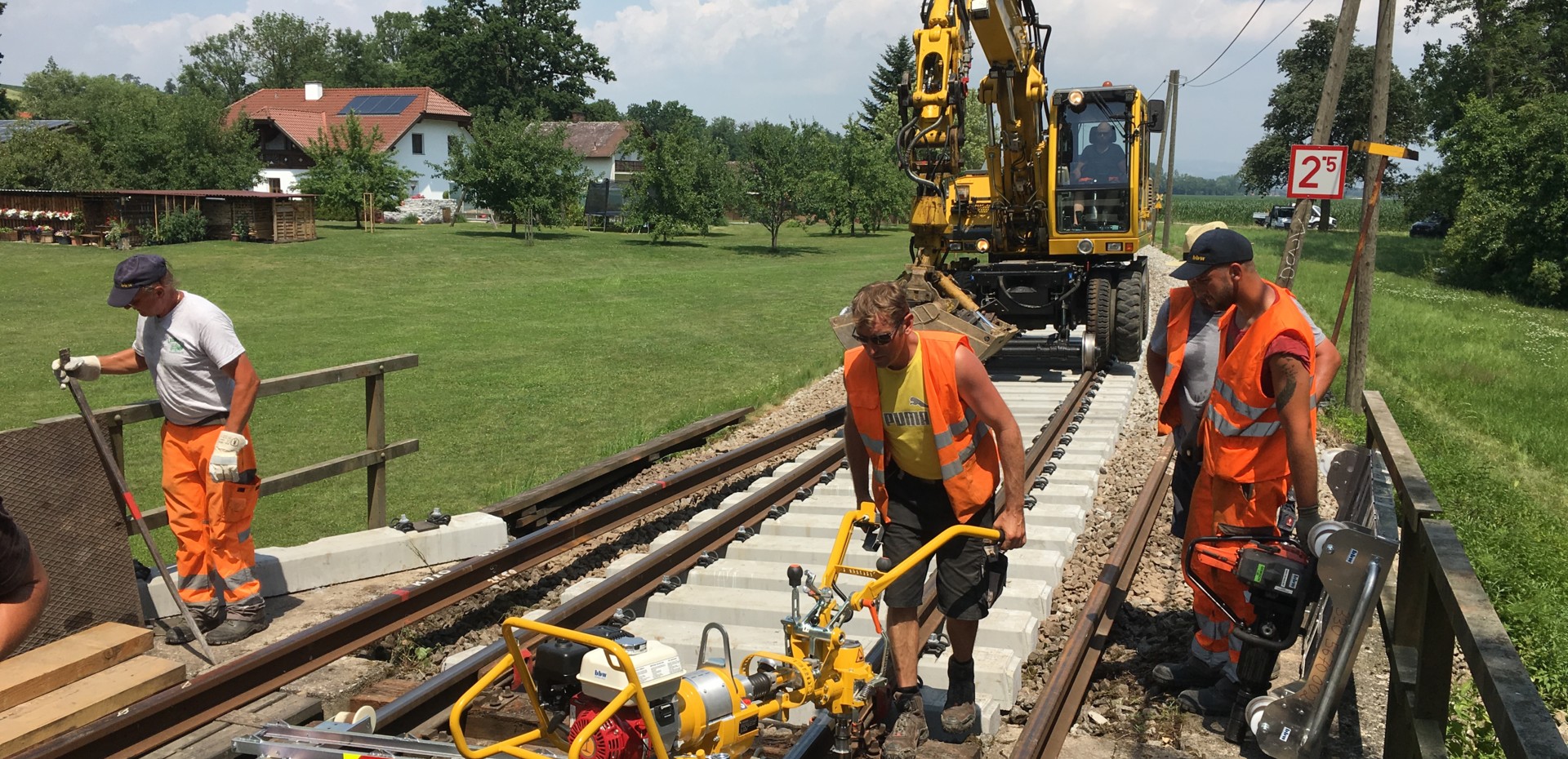 Gleiserneuerung und EK-Sanierungsarbeiten im Streckenabschnitt Haiding-Aschach